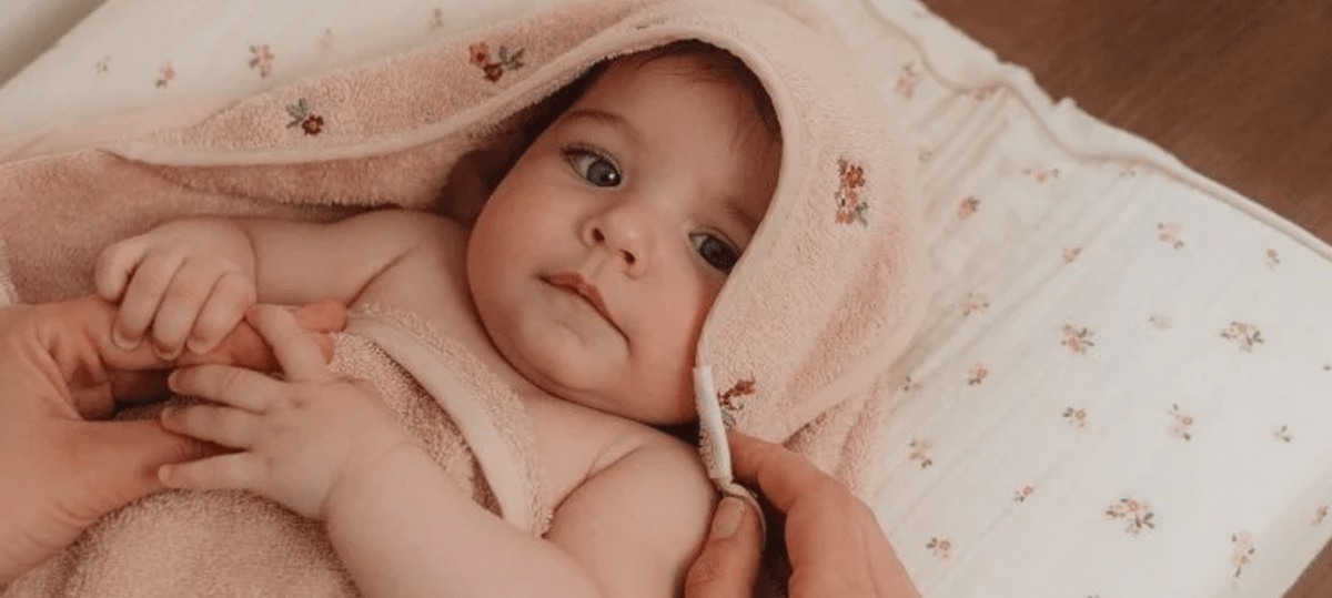 Houd je baby warm en droog met de zachtste badcapes - Babywinkel