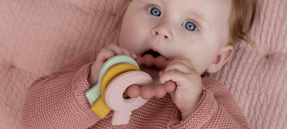 Zo helpen bijtringen je baby tijdens het doorkomen van tandjes - Babywinkel