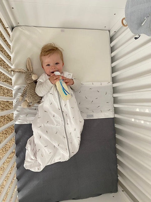 Bamboom Wiegdeken Gebreid Knitted Warm Grijs 75x100cm koop je bij Babywinkel