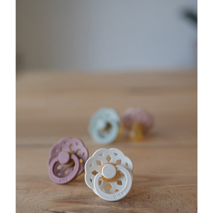 BIBS Speen Maat 2 Latex Boheme Ivory koop je bij Babywinkel