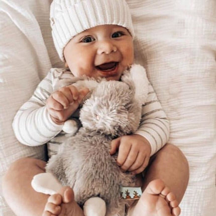 Bunnies By The Bay Knuffel Ko Grijs 18cm - Bunnies By The Bay - Babywinkel - 811357009277