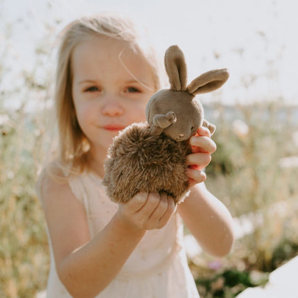 Bunnies By The Bay Knuffel Roly Poly Konijn Bruin 13cm - Bunnies By The Bay - Babywinkel - 843584023009