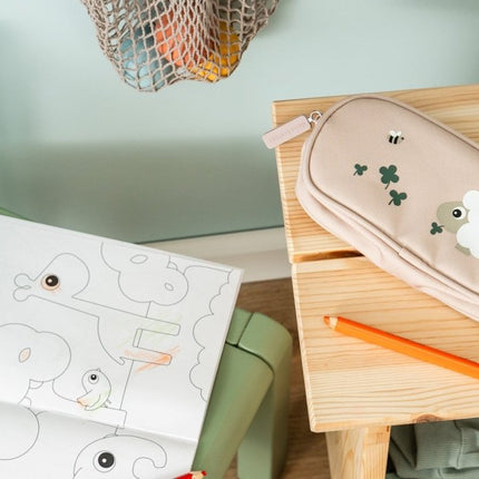 Done By Deer Pennen Etui Tiny Farm Powder koop je bij Babywinkel