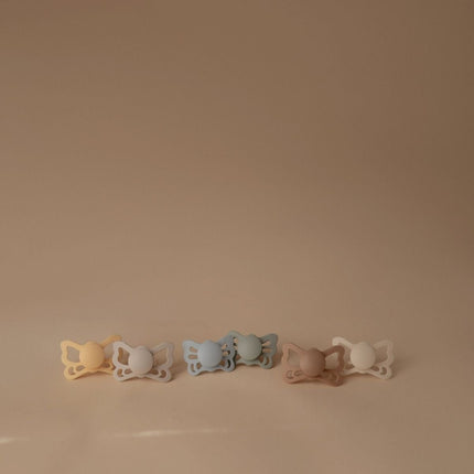 Frigg Speen Maat 2 Butterfly Pale Daffodil/Silky Satin Silicone 2 - Pack - Frigg - Babywinkel - 5715239022475