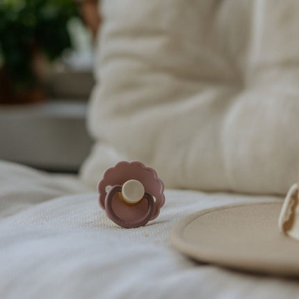 Frigg Speen Maat 2 Daisy Bloom Lavender Haze Silicone koop je bij Babywinkel