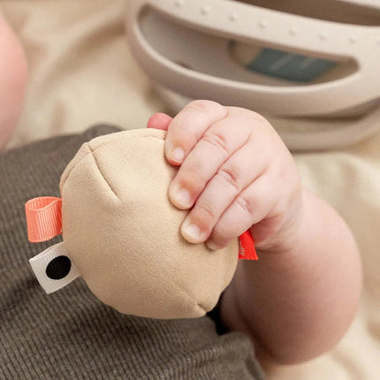 Grip & Bijtring Speelgoed w/rattle Clucky Sand koop je bij Babywinkel