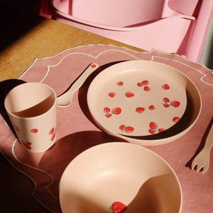 Konges Slojd Kinderservies Set Fragola koop je bij Babywinkel