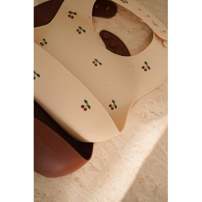 Konges Slojd Slabbetje Cherry/ Mocca 2st koop je bij Babywinkel