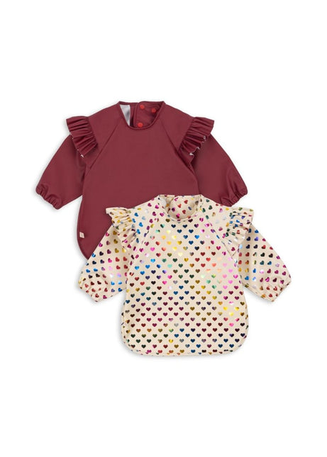 Konges Slojd Slabbetje Met Mouwen Coeur Glitter/ Sangria 2St koop je bij Babywinkel