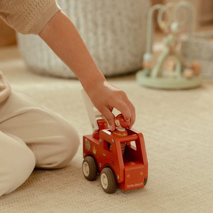 Little Dutch Brandweerwagen Met Pegdoll koop je bij Babywinkel