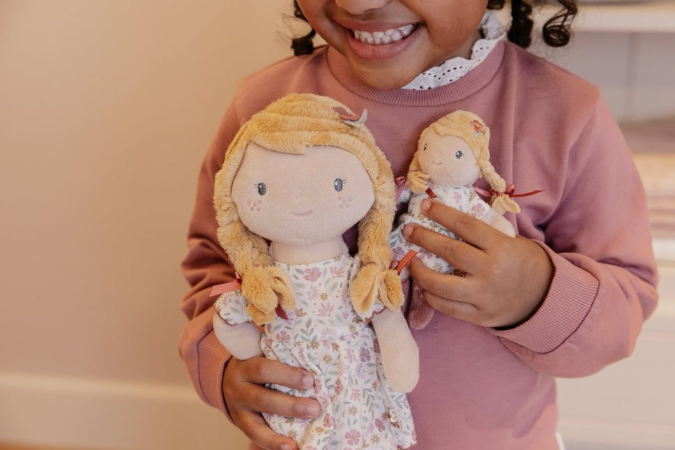 Little Dutch Knuffelpop Julia 35cm koop je bij Babywinkel