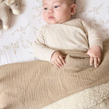 Meyco Ledikantdeken Knots Teddy Soft Sand 100X150cm - Meyco - Babywinkel - 4054703166224