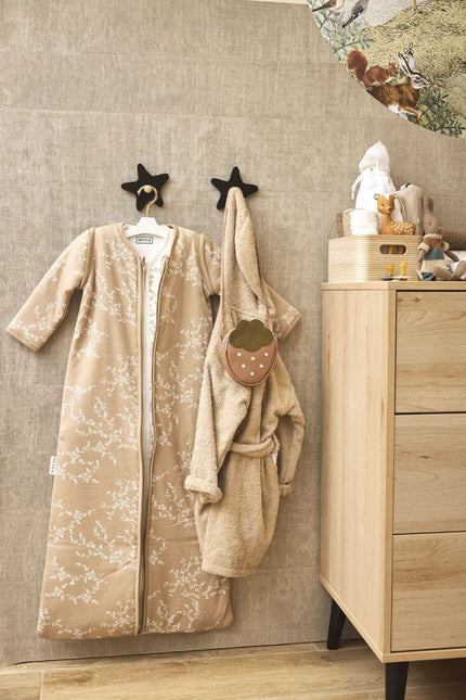 Meyco Slaapzak Baby Branches 4 Seizoenen Sand koop je bij Babywinkel