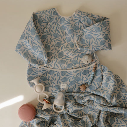 MUSHIE - LONG SLEEVE BIB - Blue Flowers