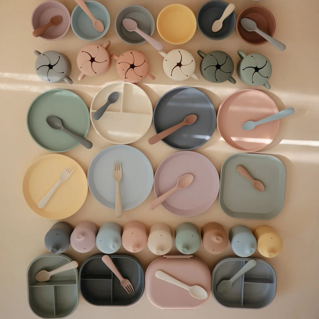 Mushie Baby Bordje Rond Powder Blue 2st koop je bij Babywinkel