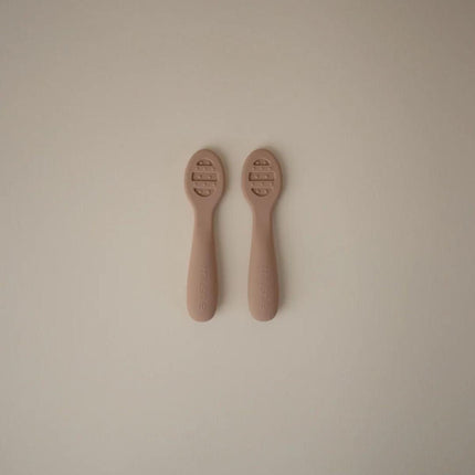 MUSHIE - FIRST FEEDING BABY SPOON - Natural/Shifting sand - Mushie - Babywinkel - 840355801132