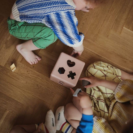 MUSHIE - SHAPE SORTING BOX - Petal - Babywinkel - 840355803938