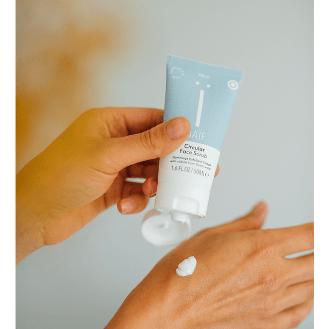 Naif Gezichtsscrub 50ml koop je bij Babywinkel