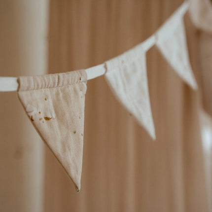 Slinger met vlaggetjes - Little Goose - Babywinkel - 8721122585009