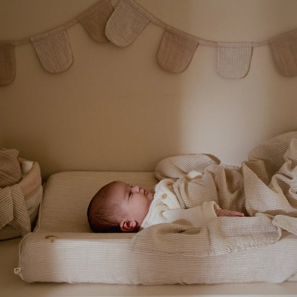 Slinger met vlaggetjes - Pure Soft Beige - Babywinkel - 8721122584477