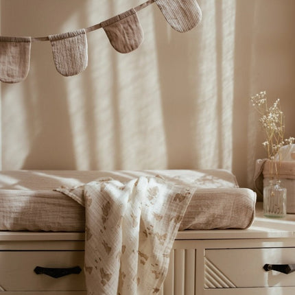 Slinger met vlaggetjes - Pure Soft Beige - Babywinkel - 8721122584477