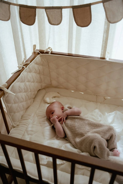 Slinger met vlaggetjes - Pure Soft Beige - Babywinkel - 8721122584477